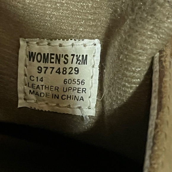 Women’s Sperry’s 7.5 - Picture 3 of 4